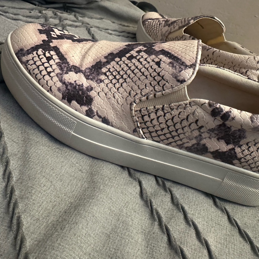 Steve Madden Pink and Black Snake Print Sneakers - Picture 12 of 13